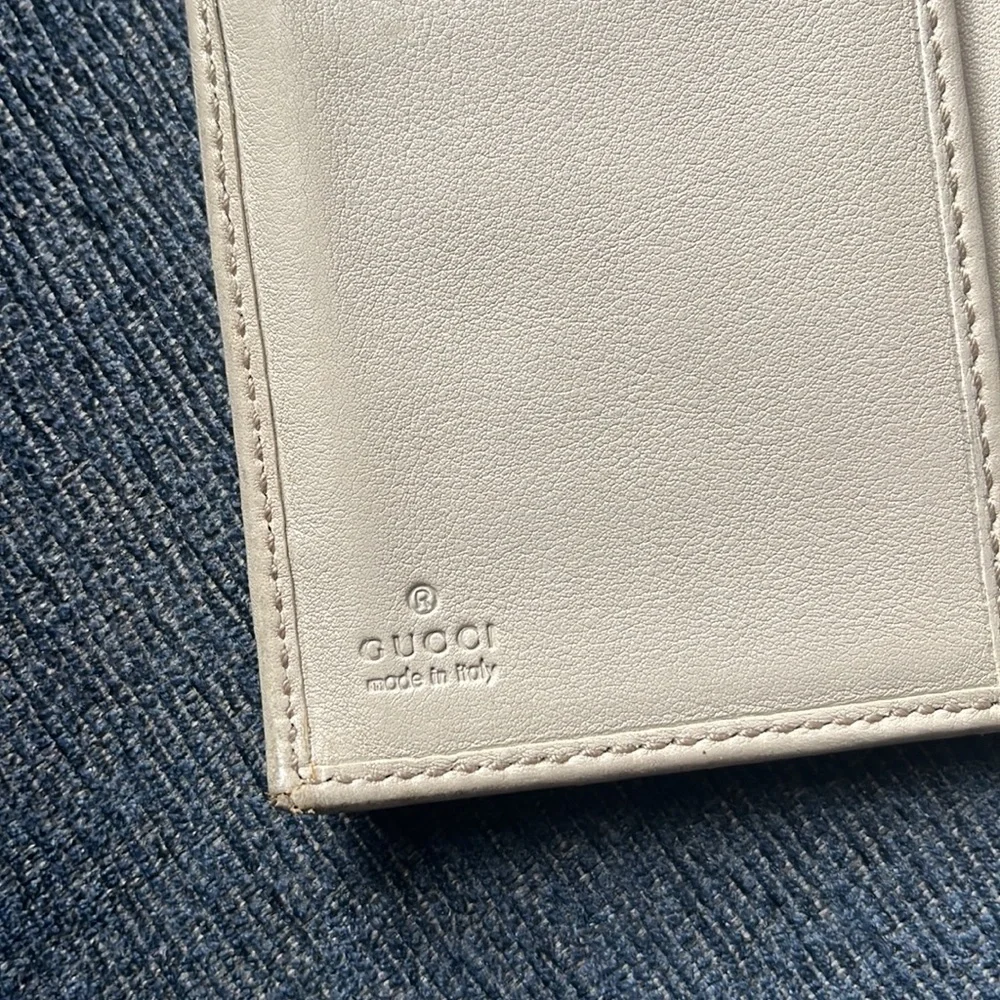 GUCCI light gray guccisima leather wallet